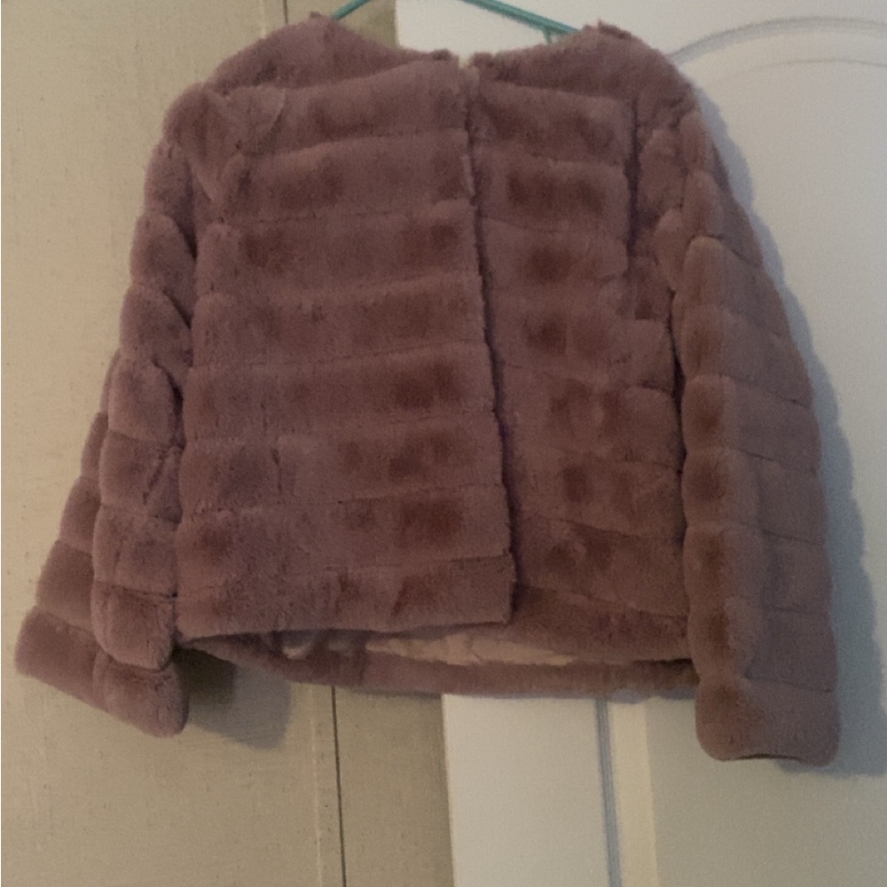 Chic Faux Fur Jacket in Mauve